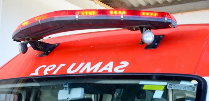 ACIDENTE ENTRE CARRO E MOTO DEIXA MULHER FERIDA NO CENTRO DE JAGUARO