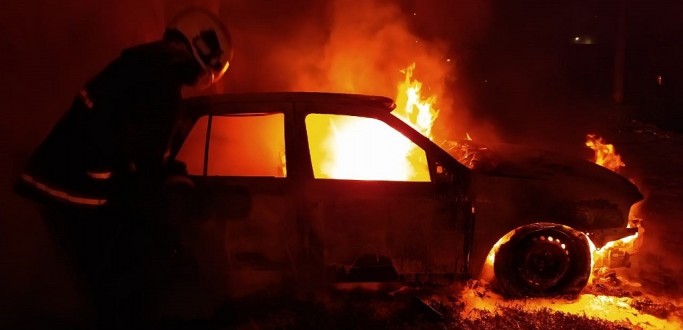 CARRO PEGA FOGO NA S�O MIGUEL