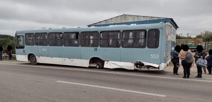 NIBUS DO TRANSPORTE COLETIVO PERDE RODAS ESQUERDAS TRASEIRAS NA BR 392, EM RG