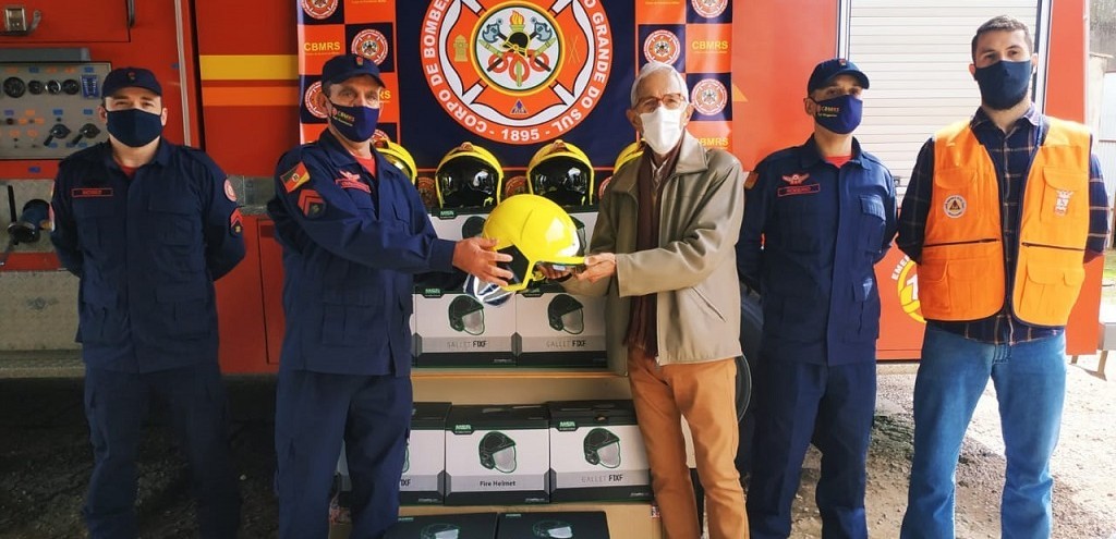 BOMBEIROS DE JAGUARO RECEBEM CAPACETES DE COMBATE