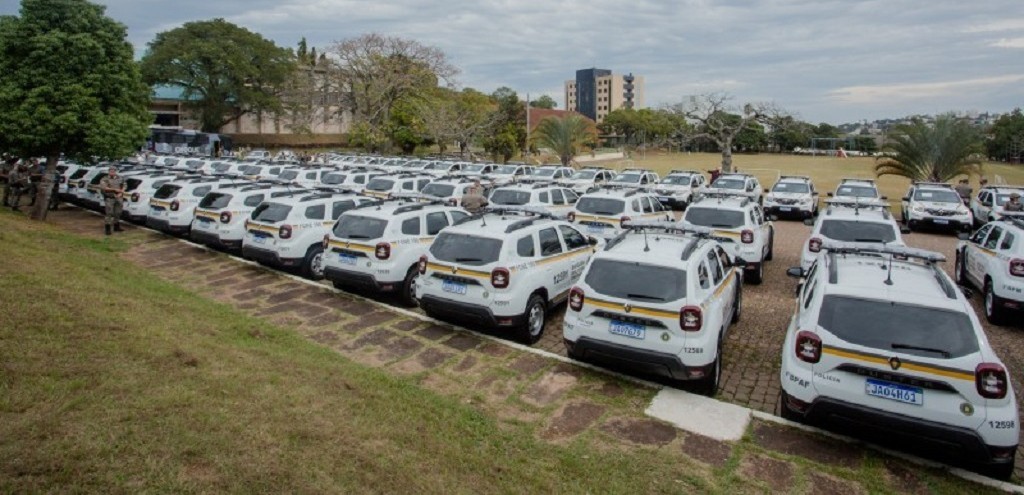 GOVERNO ENTREGA 221 VECULOS PARA BM ENTRE VIATURAS SEMIBLINDADAS, MOTOS E NIBUS