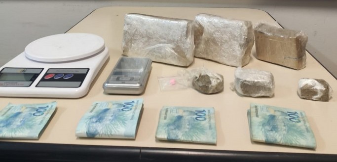 OPERAO COBERTURA PRENDE TRS HOMENS POR TRFICO DE DROGAS EM PELOTAS