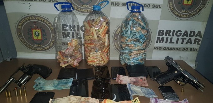 BANDIDO MORRE EM CONFRONTO COM A BM, APS ASSALTO A ESTABELECIMENTO, EM PELOTAS