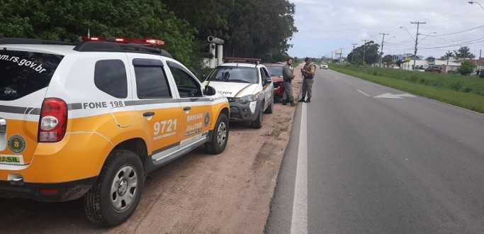 CRIMINOSOS ROUBAM CARRO, COMETEM ASSALTOS E SO PRESOS PELA BM APS TROCA DE TIROS, NA ERS 734