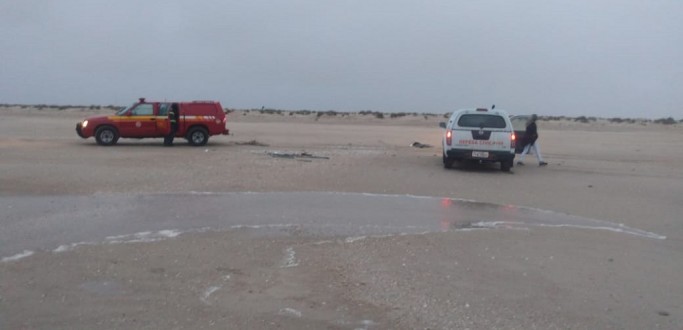 DEFESA CIVIL E CORPO DE BOMBEIROS RESGATAM MOTOCICLISTA PERDIDO NA BEIRA DA PRAIA DO CASSINO