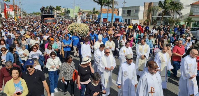 COM PRESENA DE CARDEAL PORTUGUS, ROMARIA DE FTIMA TER PROGRAMAO EXTENSA PARA COMEMORAR OS 50 ANOS DE TRADIO