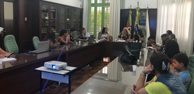 N�CLEO DA MULHER EMPREENDEDORA REELEGE ANG�LICA MINASI COMO COORDENADORA