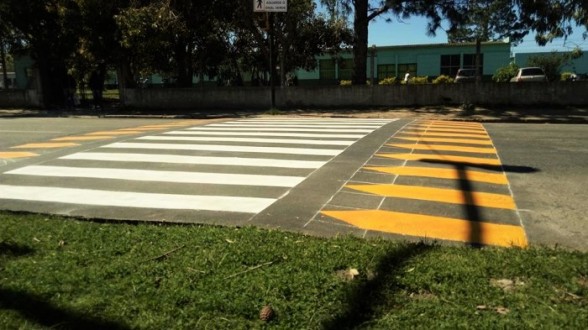 NOVOS SEMFOROS E FAIXAS DE SEGURANA ELEVADAS ESTO SENDO INSTALADOS PELA SMMUA