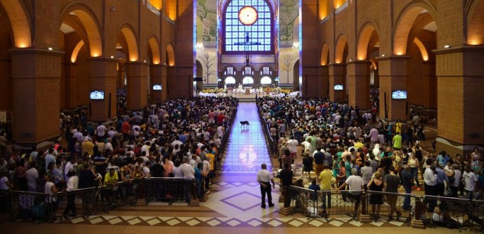 SANTURIO DE NOSSA SENHORA APARECIDA RECEBE 200 MIL FIIS NO FERIADO