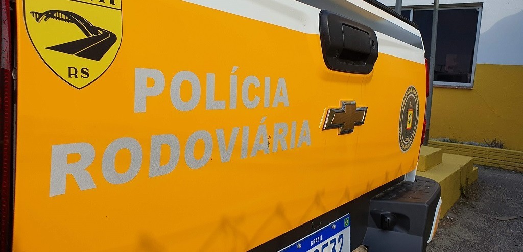 PRE PRENDE DUAS PESSOAS POR ADULTERAO DE SINAL IDENTIFICADOR DE VECULO NAS RODOVIAS DA REGIO