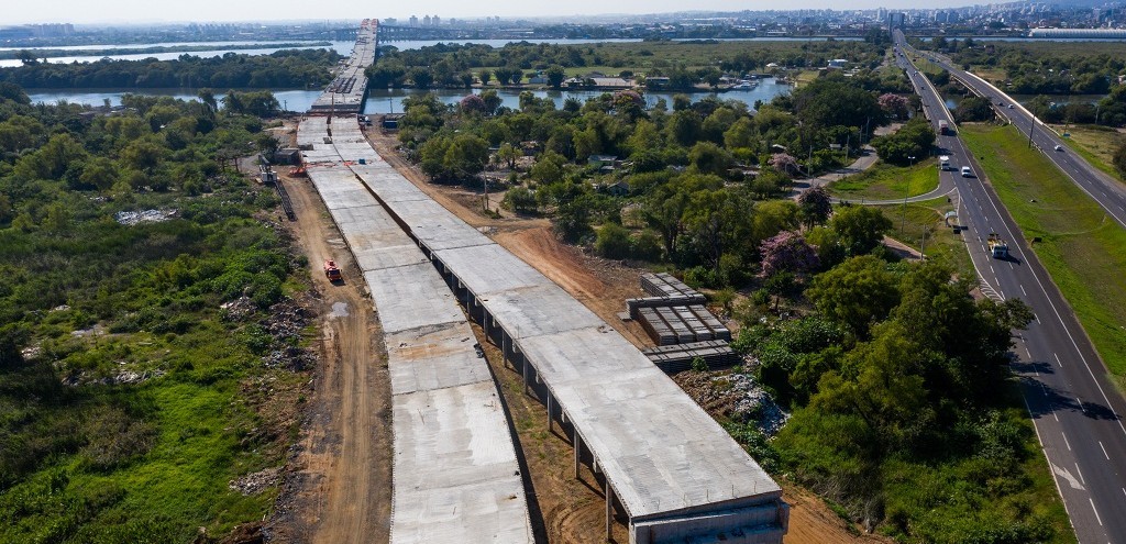 DNIT ALERTA PARA ALTERAES NO TRNSITO DAS BRS-116 E 290 DEVIDO  INSTALAO DE VIGAS NA NOVA PONTE DO GUABA
