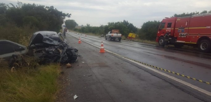 ACIDENTE ENTRE CARRO E CAMINHO MATA MULHER NA BR 392, EM SO SEP