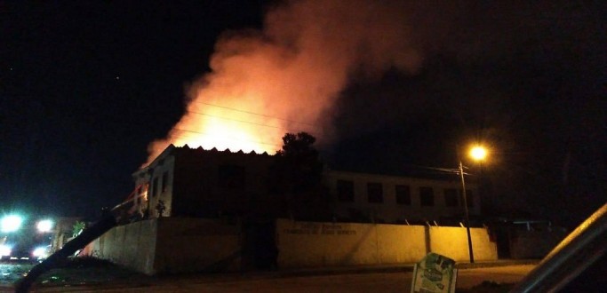 INC�NDIOS ATINGEM CENTRO ESP�RITA EM PELOTAS E ESTABELECIMENTO COMERCIAL EM RG