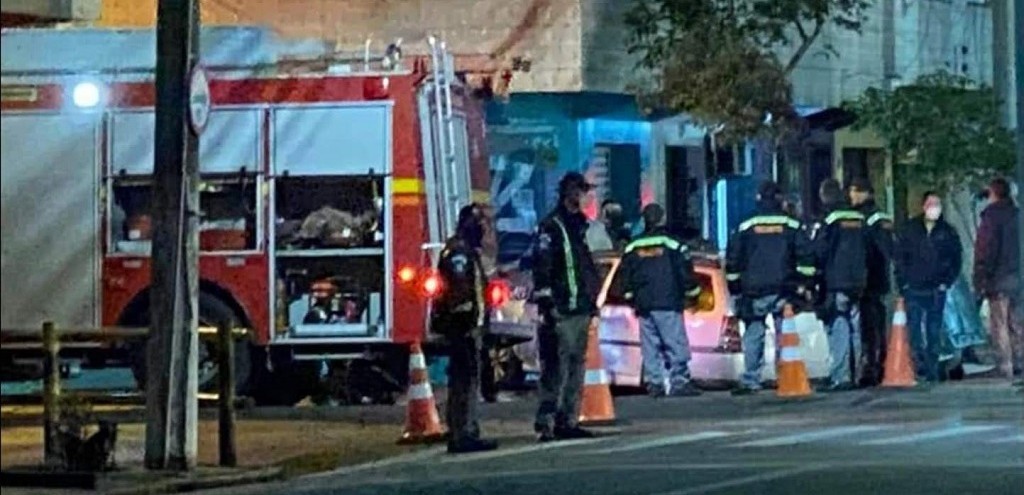 ACIDENTE ENTRE DOIS CARROS  REGISTRADO NO CENTRO DE RIO GRANDE