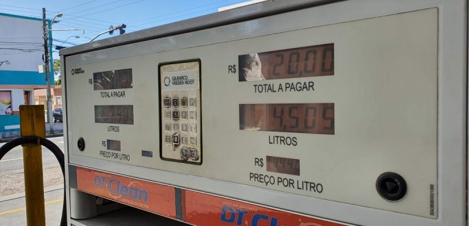 MOVIMENTO NOS POSTOS DE COMBUST�VEIS CAI CERCA DE 60%