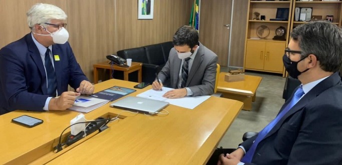 ESTADO RENOVA CONVNIO DE DELEGAO DOS PORTOS DO RS COM A UNIO