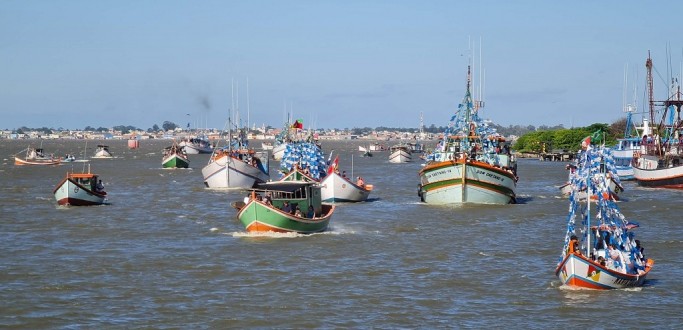 CAT�LICOS HOMENAGEIAM NOSSA SENHORA DOS NAVEGANTES EM SJN E RG