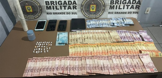 HOMEM E MULHER SO PRESOS PELO 5 BPCHQ POR TRFICO DE DROGAS, EM PELOTAS