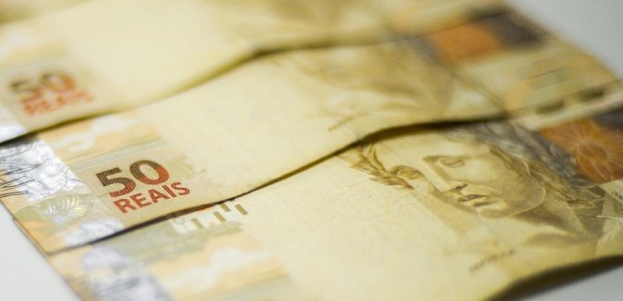 BANCOS AUMENTAM RESERVAS PARA O CASO DE INADIMPLNCIA