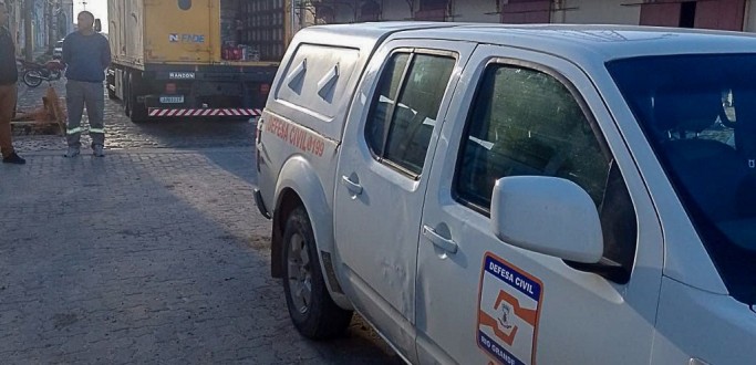 PREFEITURA DO RG RECEBE MATERIAIS ENCAMINHADOS PELA DEFESA CIVIL DO RS