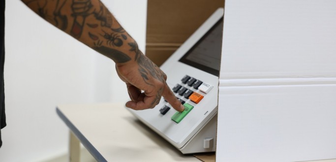 QUATRO EM CADA DEZ ELEITORES NO COMPARECERAM S URNAS E UM EM CADA TRS INVALIDARAM O VOTO NA ELEIO MUNICIPAL DE RG