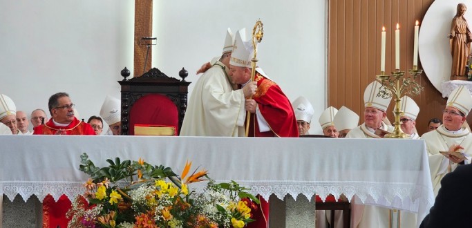 MISSA SOLENE D POSSE A DOM JORGE PIEROZAN COMO NOVO BISPO DA DIOCESE DO RIO GRANDE
