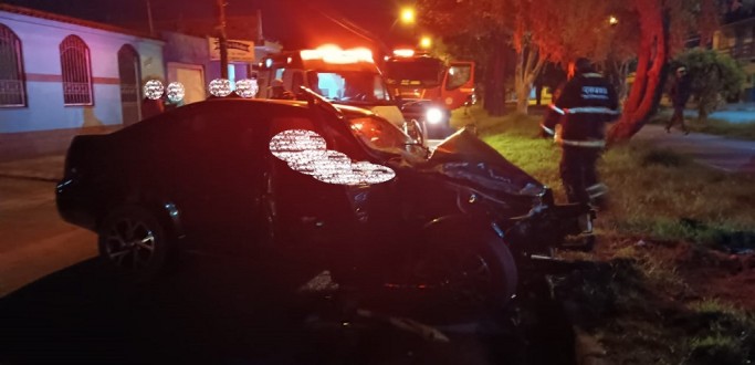 MULHER MORRE APS COLIDIR VECULO CONTRA RVORE, NO BAIRRO PARQUE MARINHA, EM RG