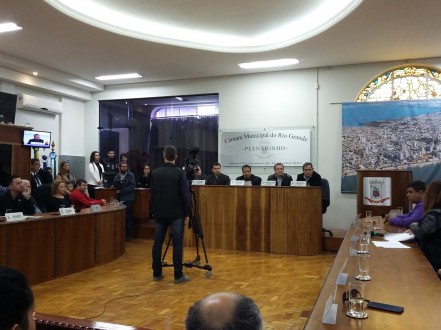 VEREADORES ABSOLVIDOS (Decis�o gerou descontentamento na popula��o que esteve presente no plenarinho da C�mara)