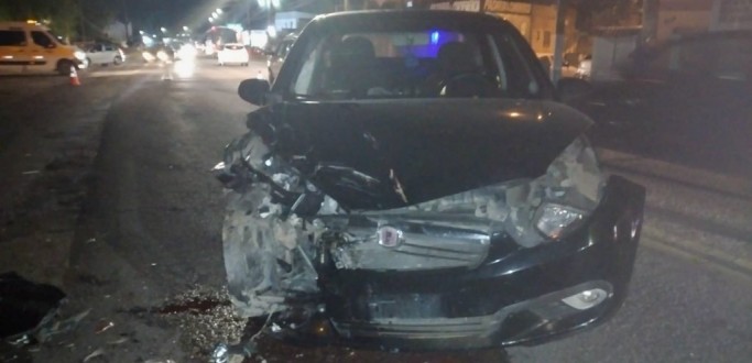 ACIDENTE ENTRE CARRO E CAMINH�O DEIXA DUAS PESSOAS LEVEMENTE FERIDAS, NA ERS 734
