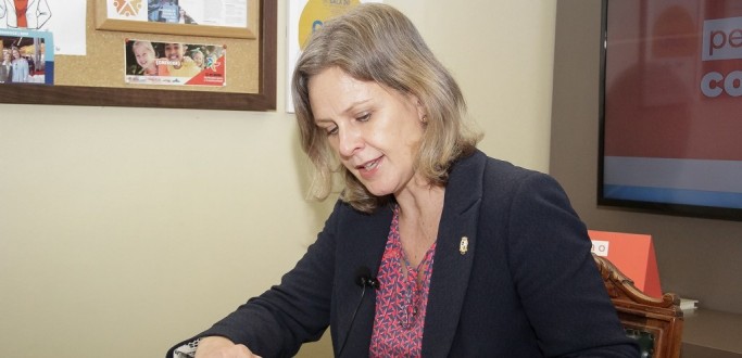 DECRETO LIBERA ATIVIDADES, MAS MANT�M REGRAS DA BANDEIRA VERMELHA, EM PELOTAS