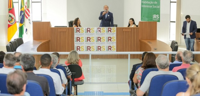 GOVERNO INSTALA O F�RUM ESTADUAL DE SECRET�RIOS DE HABITA��O