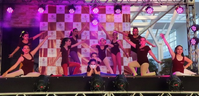 FINAL DE SEMANA NO PARTAGE SHOPPING FOI DE EMO��O E ENCANTO COM O ESPET�CULO �EM DAN�A COM A ENSAIO�