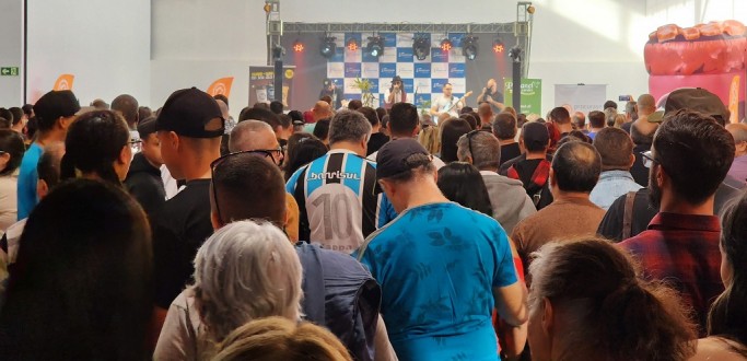 MAIS DE 20 MIL PESSOAS PARTICIPAM DAS ATIVIDADES DE ANIVERS�RIO DO PRA�A SHOPPING