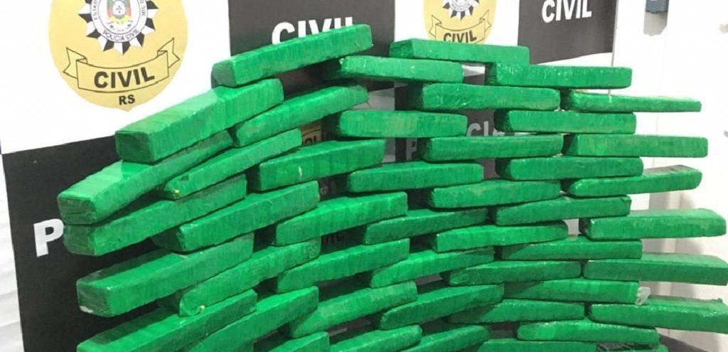 MULHER  PRESA COM MAIS DE 40 KG DE MACONHA NO BAIRRO TREVO