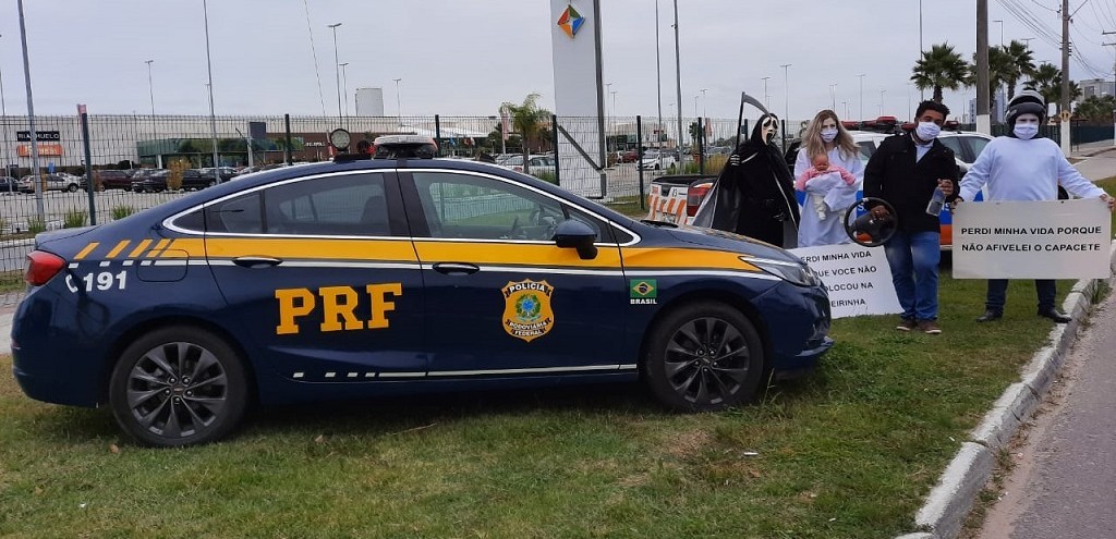 PRF REALIZA AO CONJUNTA COM RGOS DE TRNSITO SOBRE O MAIO AMARELO