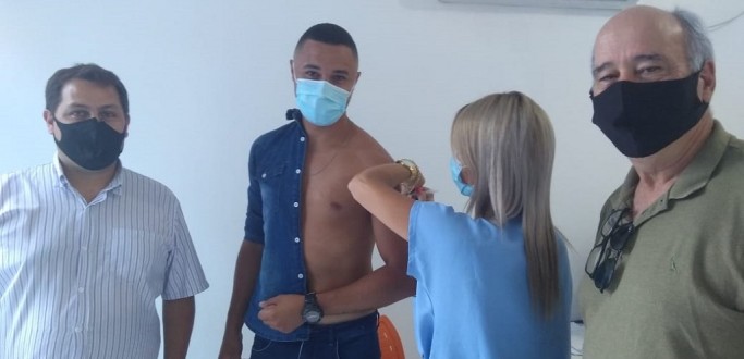 HERVAL D� IN�CIO A VACINA��O CONTRA A COVID-19