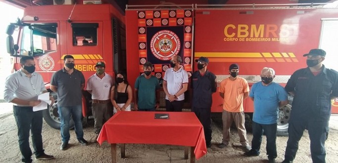 RUA DO BAIRRO CERRO DA P�LVORA, EM JAGUAR�O, RECEBE NOME DE BOMBEIRO MORTO EM ACIDENTE