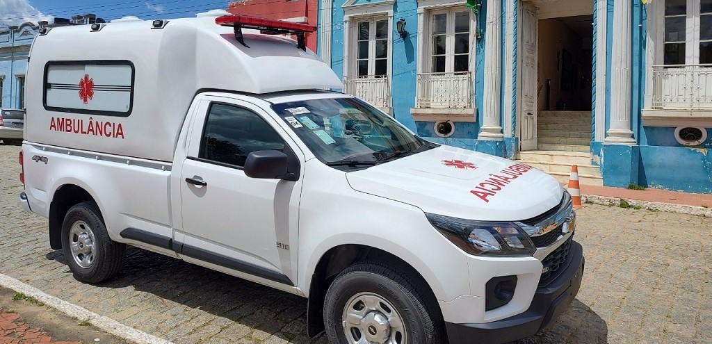 HERVAL RECEBE AMBULNCIA ZERO QUILMETRO