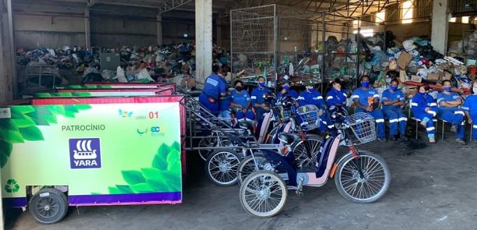 COOPERATIVA DE RECICLAGEM RECEBE TRICICLOS EL�TRICOS