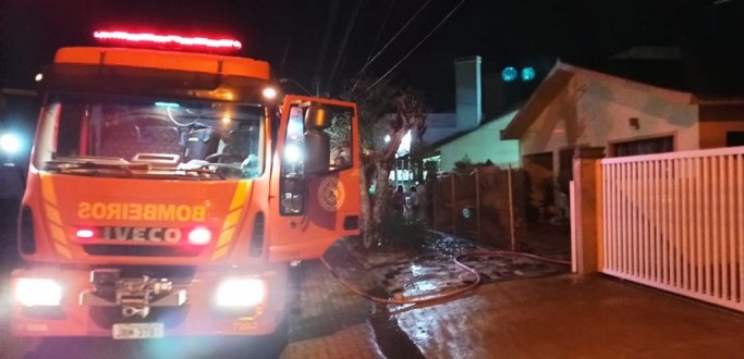 CACHORRINHA MORRE EM INC�NDIO EM RESID�NCIA DE S�O LOUREN�O DO SUL