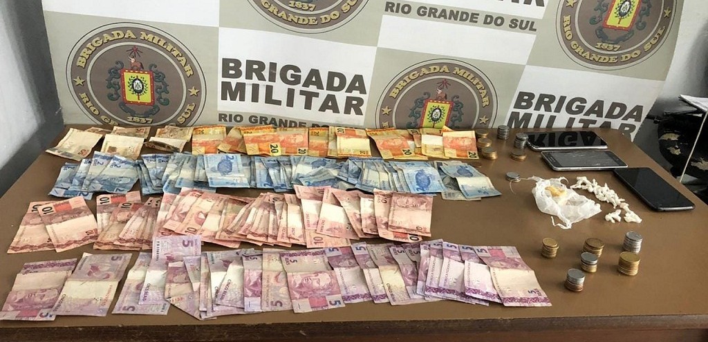 CASAL  PRESO POR TRFICO NO BAIRRO FRAGATA, EM PELOTAS