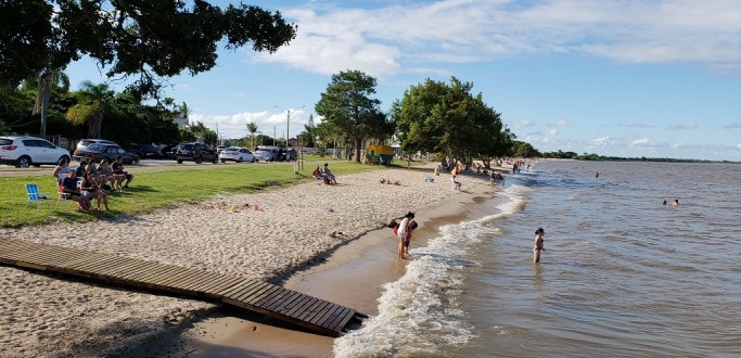 PRAIA DA BARRINHA TEM PONTO CONSIDERADO IMPR�PRIO PARA O BANHO, EM S�O LOUREN�O DO SUL