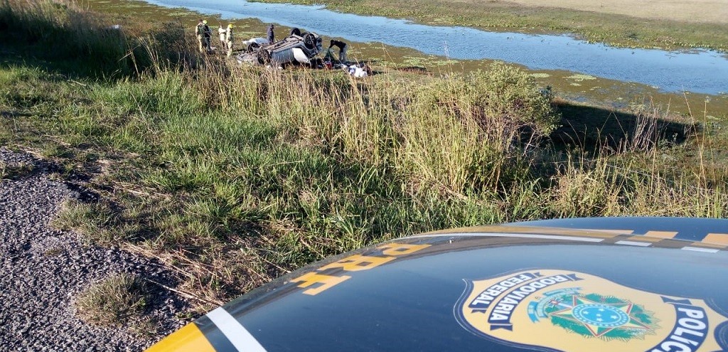 DUAS MULHERES MORREM EM CAPOTAMENTO NA BR 471, EM SANTA VITRIA DO PALMAR