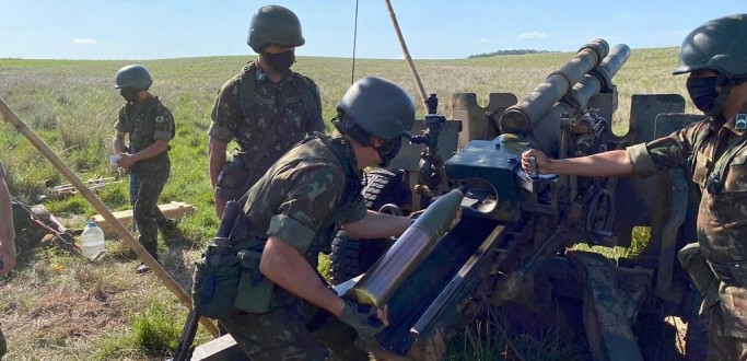 6� GAC PARTICIPA DE ATIVIDADE COM TIRO REAL EM ROS�RIO DO SUL