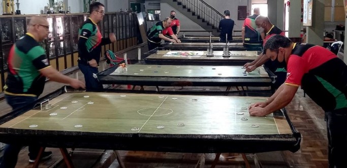 FIM DE SEMANA DO PRA�A TEM FUTEBOL DE BOT�O E CINEMA POR R$ 10