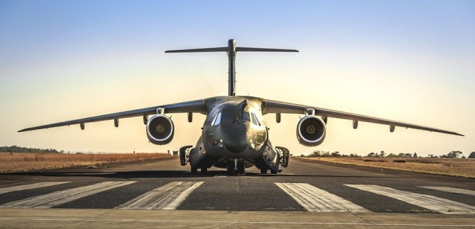 DOIS AVIES DA FAB CHEGAM A MANAUS COM MATERIAIS DE SADE