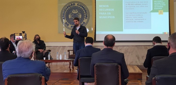 EDUARDO LEITE APRESENTA REFORMA TRIBUT�RIA PARA LIDERAN�AS DA ZONA SUL