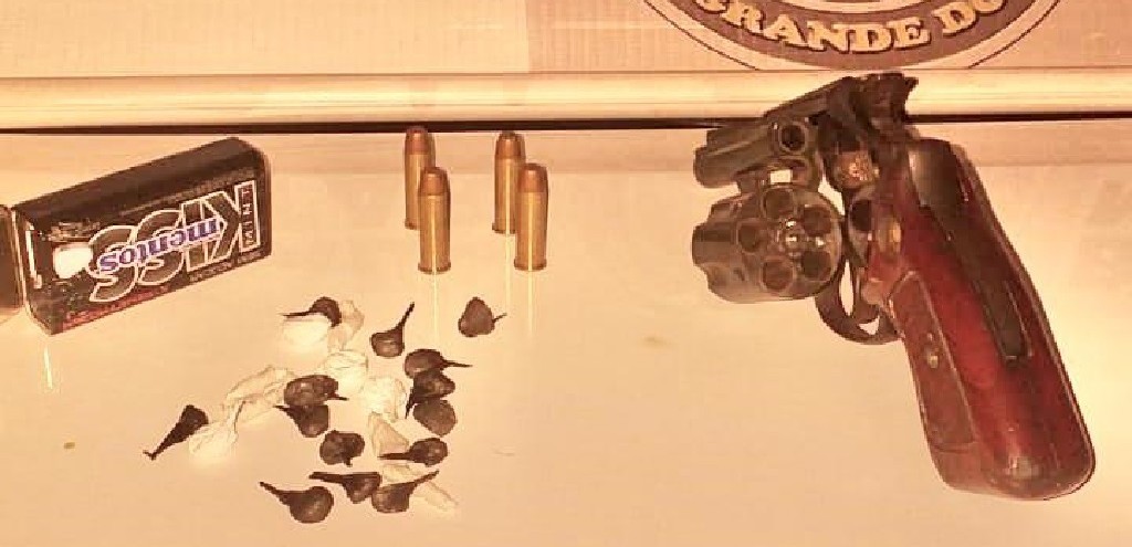 FORA TTICA PRENDE HOMEM POR TRFICO E PORTE ILEGAL DE ARMA NA CASTELO BRANCO