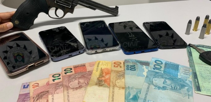POLCIA CIVIL PRENDE HOMEM POR PORTE ILEGAL DE ARMA NO BAIRRO GETLIO VARGAS