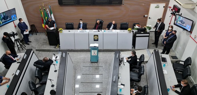 AUDI�NCIA P�BLICA DEBATER� GEMINA��O DE RG COM CIDADE DO CONTINENTE AFRICANO